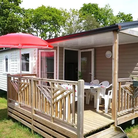 Campsite Les Embruns 3* Camoel