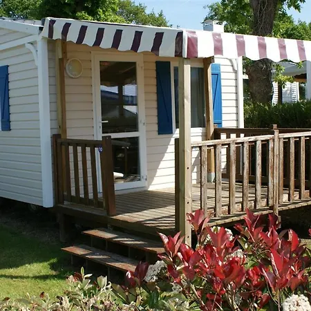 Campsite Les Embruns 3* Camoel