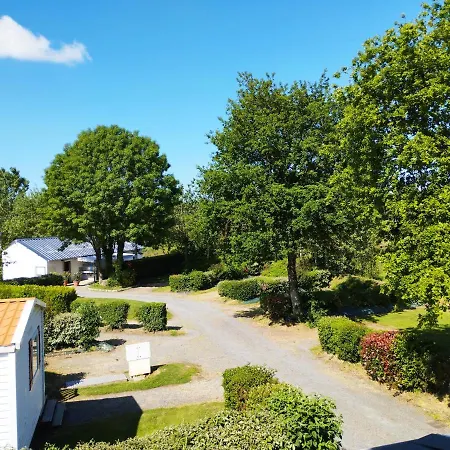 Campsite Les Embruns 3* Camoel